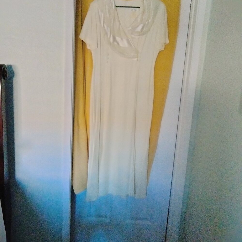 White maxi dress in perfect condition - classy clean lines -  Incite -  Size 10